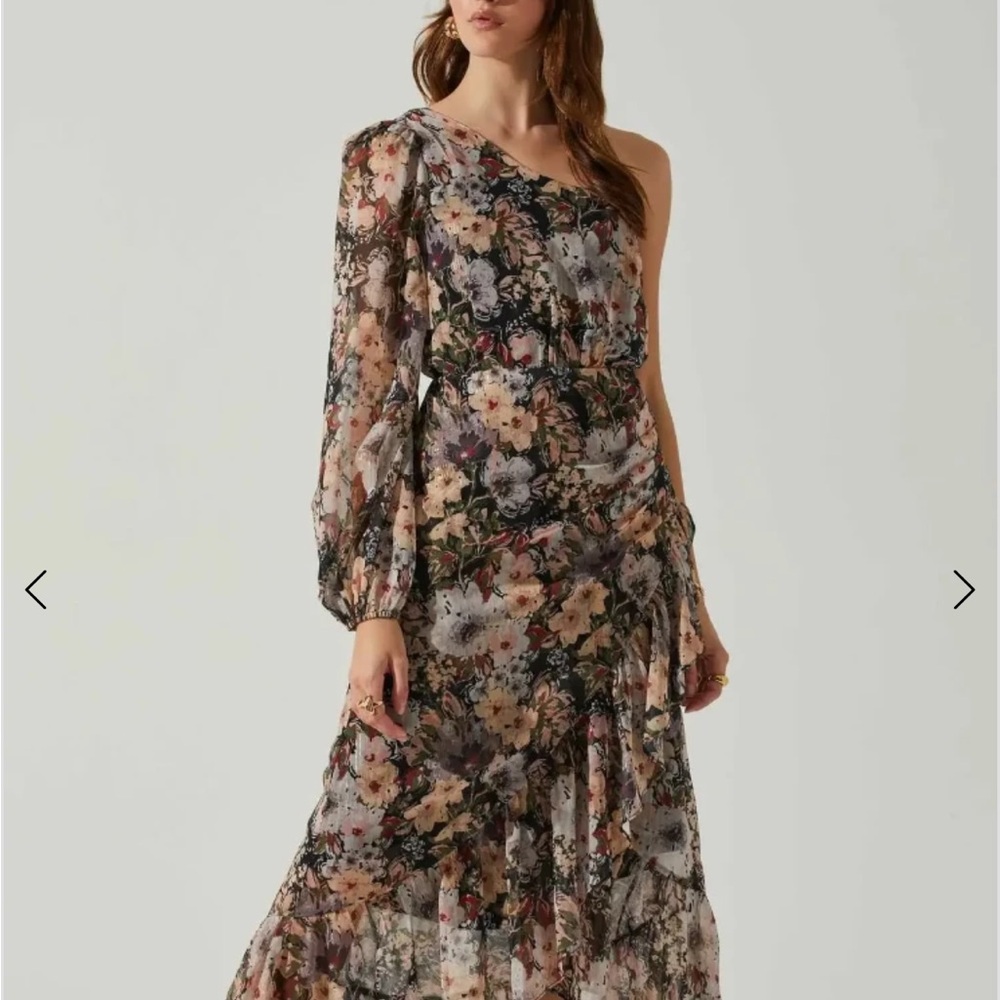 Astr the Label Calista Floral One Shoulder Midi Dress